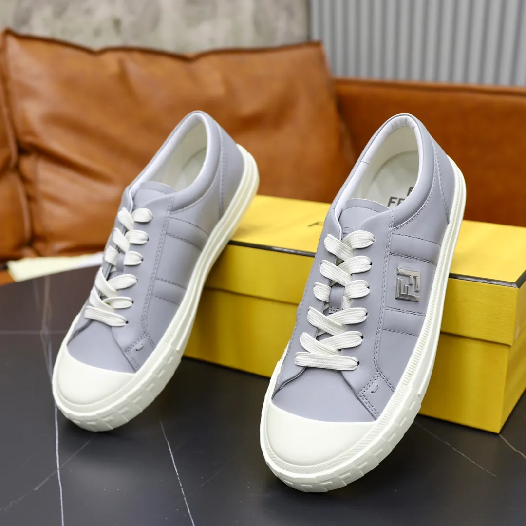 Factory price: 580💰Original order (couple model) Brand: FENDI Fendi🙅‍♂️🙅‍♂️🙅‍♂️ Size: Female 35–40, Male 39-44 (45 can be customized) Grade: Official website genuine Material: Imported original cowhide upper Original comfortable lining TPU wear-resistant lightweight outsole Style category: Loafers New trendy shoes color: actual picture color